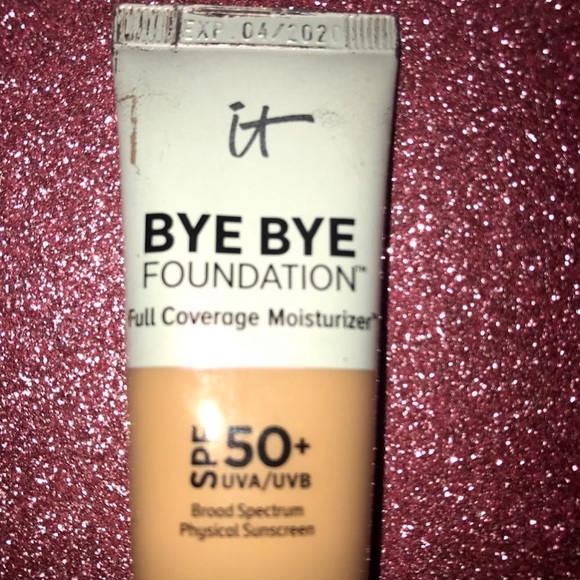 it Cosmetics • Bye Bye Foundation - Picture 6 of 7